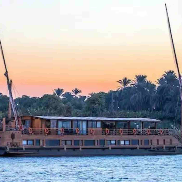 Dahabiya Luxury Cruise and Cairo